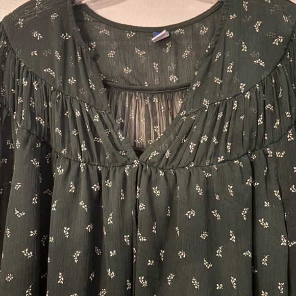 Old Navy Dark Green Floral Blouse - Picture 3 of 6
